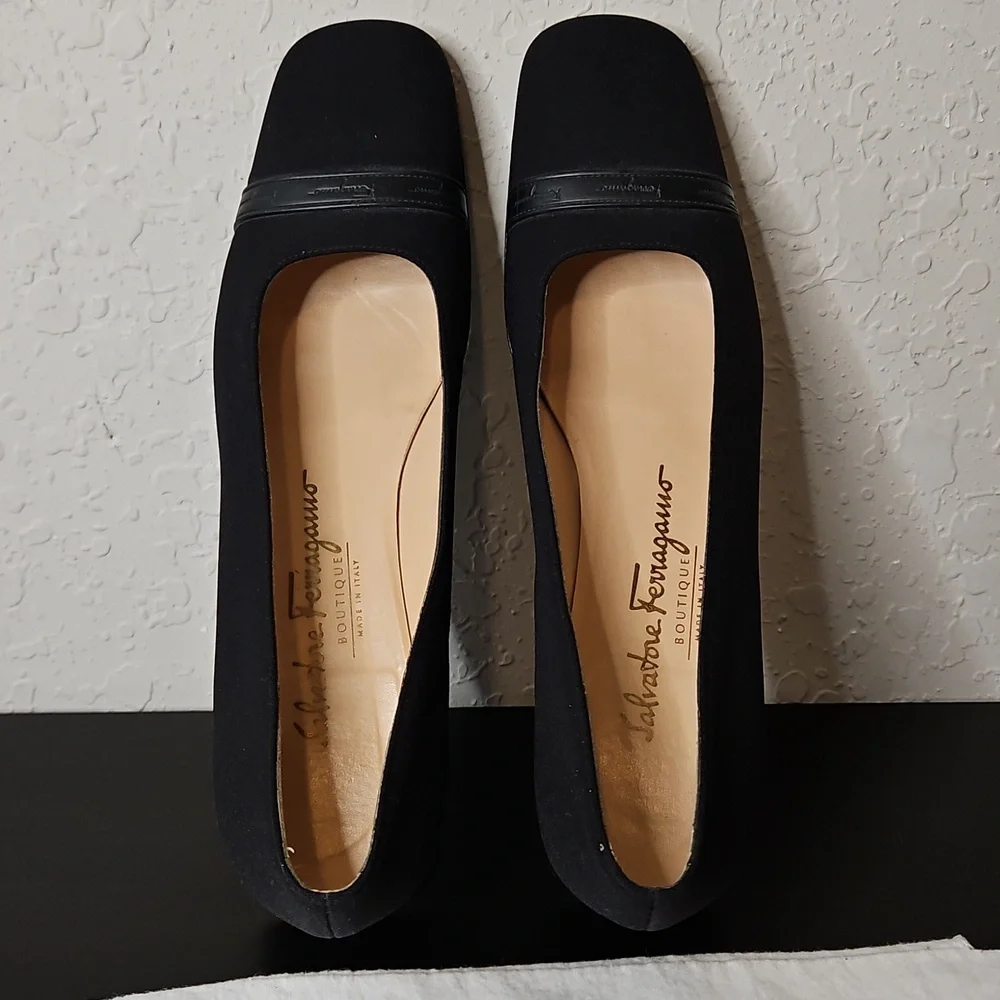 Salvatore Ferragamo Boutique Sonia Logo Black Heels, Size 39 (9A)